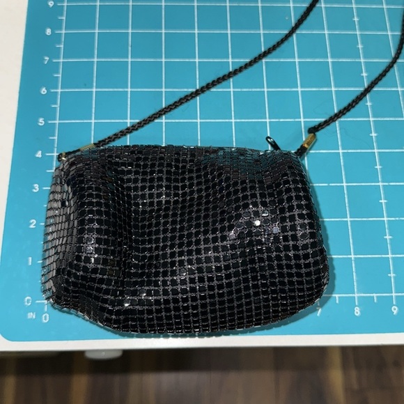 Vintage 90s Avon Black Aluminum Mesh Small Barrel Crossbody Bag Chic Trendy - Picture 5 of 7
